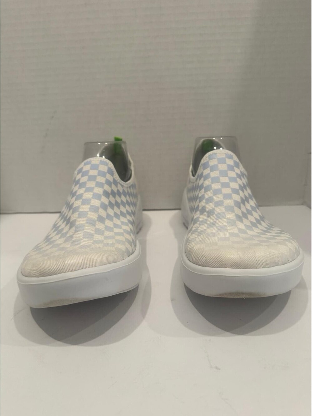 OOFOS Women’s OOmg eeZee Low – White / Pastel Blue‑Purple Checkerboard